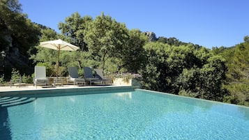 Outdoor pool, sun loungers