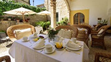 Petit déjeuner continental compris tous les jours