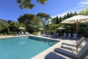 Outdoor pool, pool loungers
