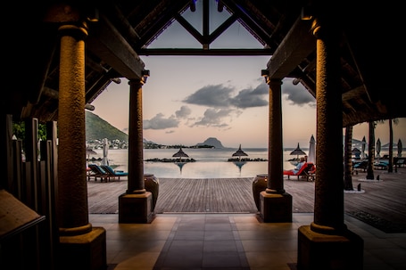 Lobby. Sands Suites Resort & Spa