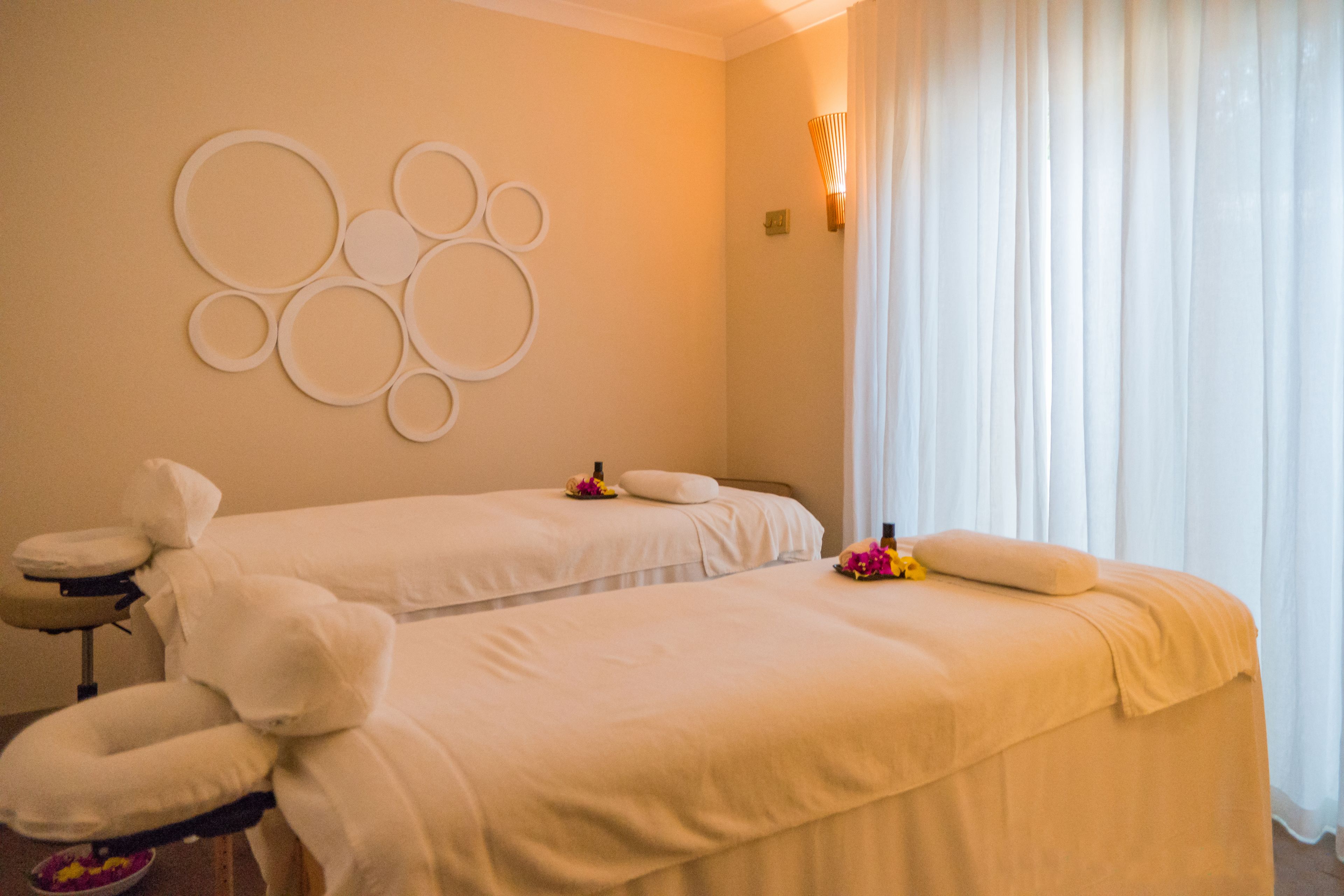 Couples treatment rooms, body treatments, hot stone massages