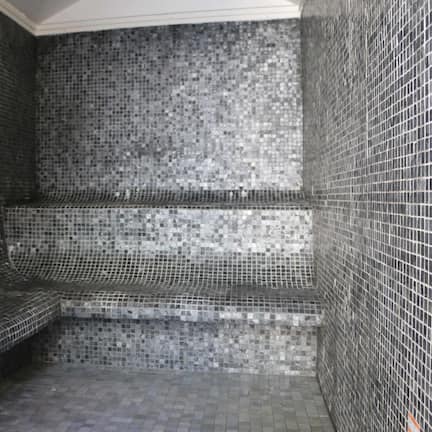 Couples treatment rooms, body treatments, hot stone massages