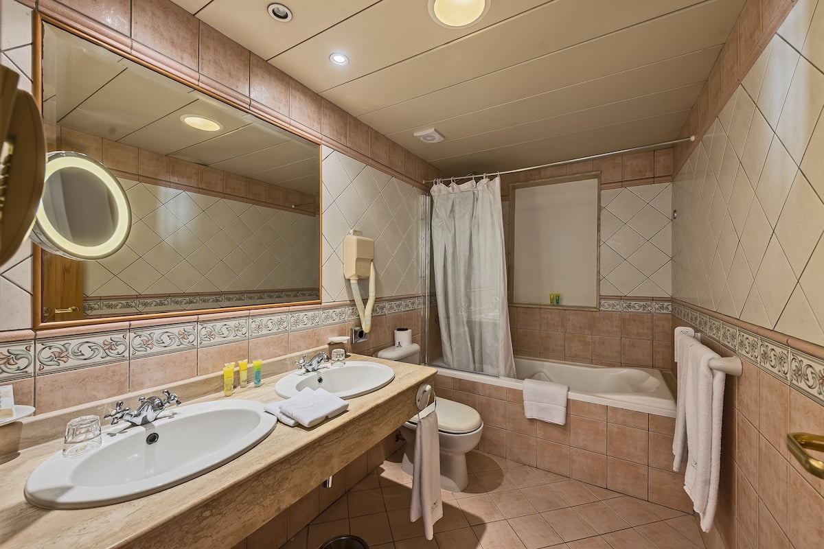 superior room, terrace, sea view | bathroom | free toiletries, hair dryer, towels