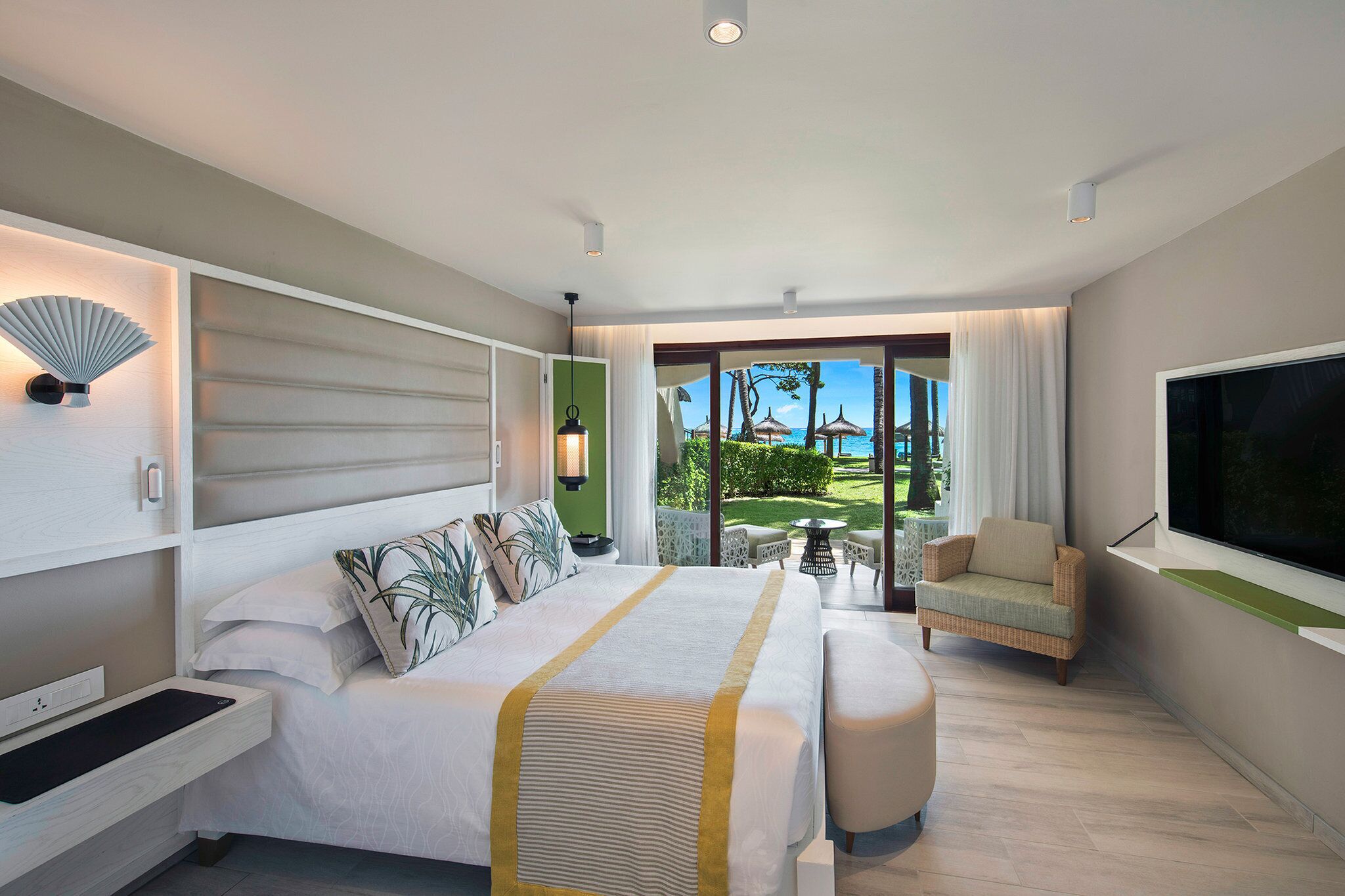 Ropa de cama de alta calidad y minibar 