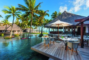 7 restaurantes, se sirve desayuno, cocina local e internacional 