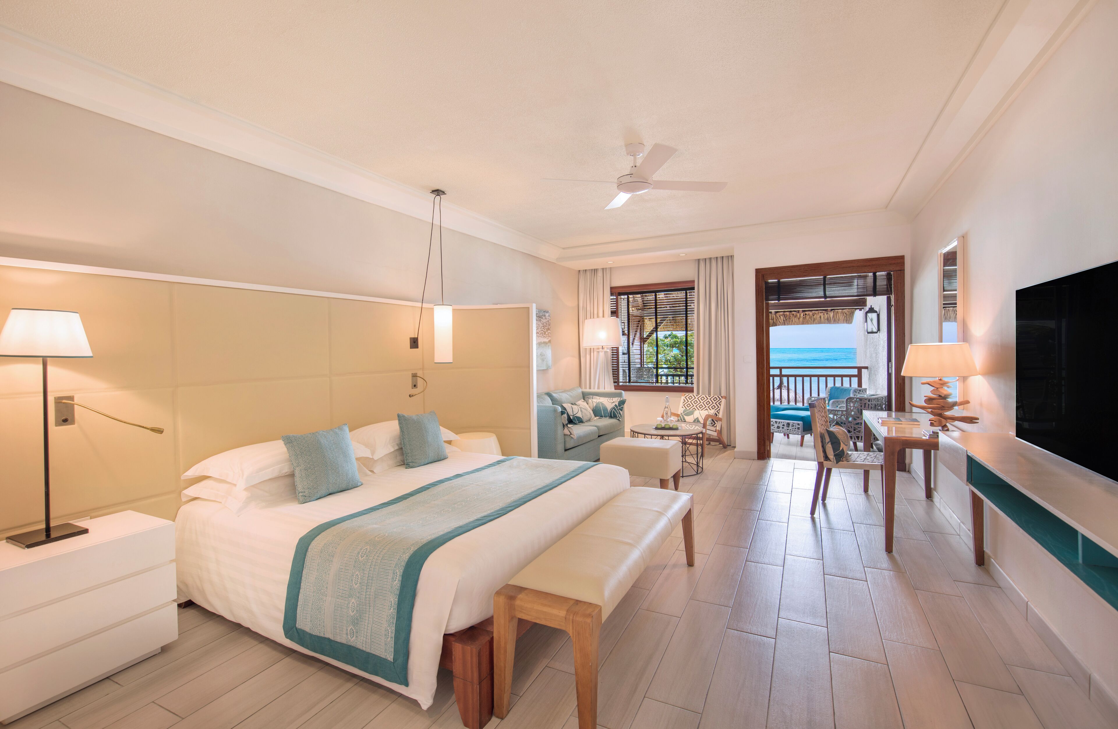 junior suite, beachfront | premium bedding, minibar, in-room safe, desk