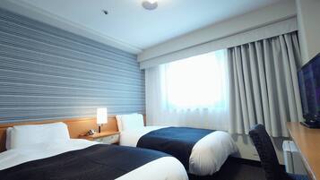 Down comforters, pillowtop beds, desk, blackout drapes