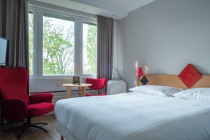 Standard Double Room | Desk, blackout drapes, soundproofing, free cribs/infant beds