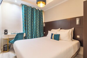 Kahden hengen huone | Tallelokero huoneessa, työpöytä, silitysrauta/-lauta, ilmainen Wi-Fi