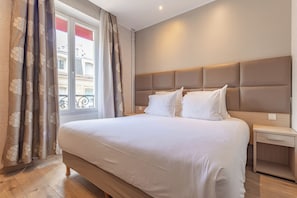 Double Room | 1 bedroom, in-room safe, desk, iron/ironing board
