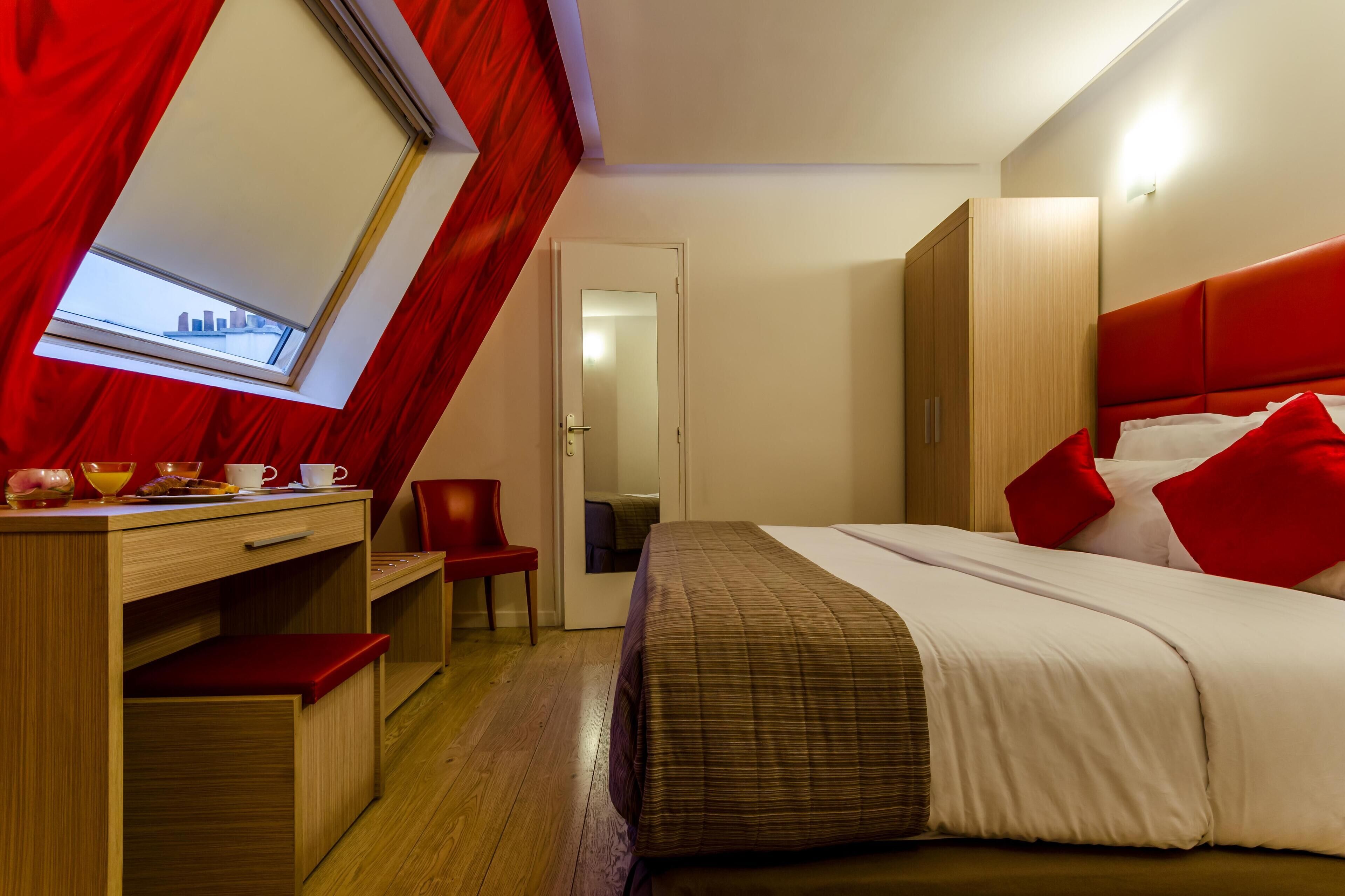In-room safe, desk, iron/ironing board, free WiFi
