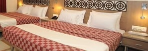 Executive Quadruple Room, 2 Double Beds | Desk, free WiFi