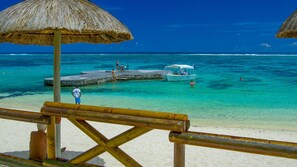 On the beach, white sand, free beach cabanas, sun loungers - Le Peninsula Bay Beach Resort (Blue Bay)