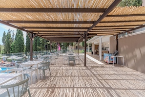 Poolside bar