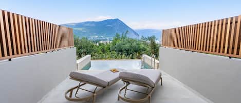 Executive Junior Suite with Private Pool & Sea View | Balcony