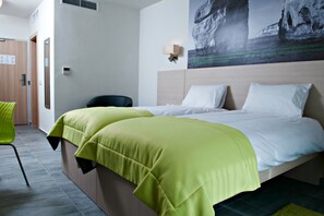 Een kluis op de kamer, een bureau, gratis wifi, beddengoed
