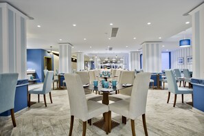 Se sirven desayunos y cenas, cocina mediterránea