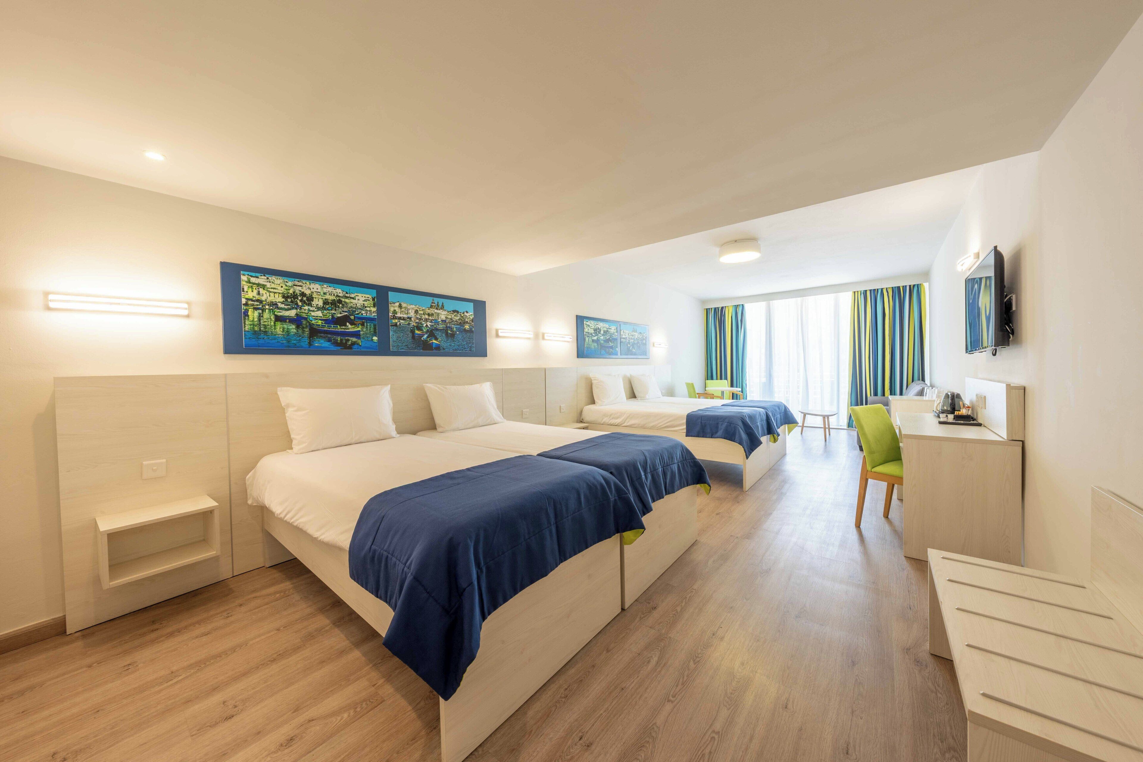 Family Room | In-room safe, desk, WiFi (free), bed sheets