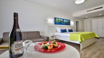 Habitación familiar | Caja fuerte, escritorio, wifi gratis y ropa de cama