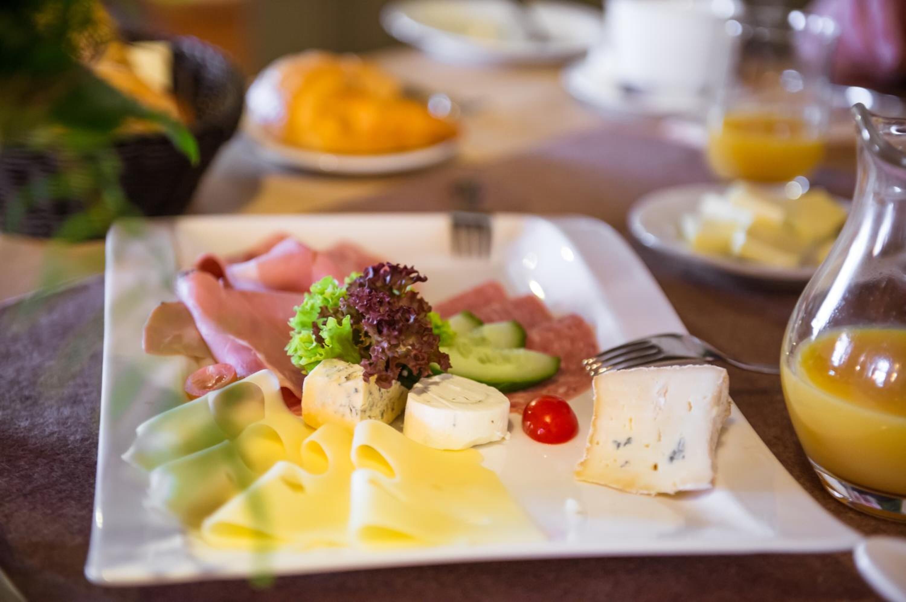 lunch and dinner served