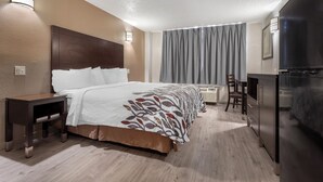 In-room safe, blackout drapes, iron/ironing board (on request) - Red Roof Inn La Marque– Texas City (La Marque)