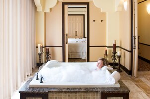 Couples treatment rooms, sauna, hot tub, body treatments, hydrotherapy