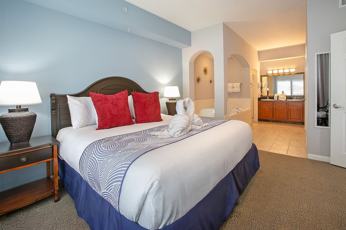 Suite Prestigio, 2 habitaciones, balcón, vista a la alberca | Ropa de cama de alta calidad y camas con pillow-top