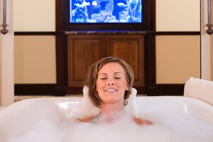 双人护理室、桑拿、热水浴缸、身体护理、水疗法、芳香疗法