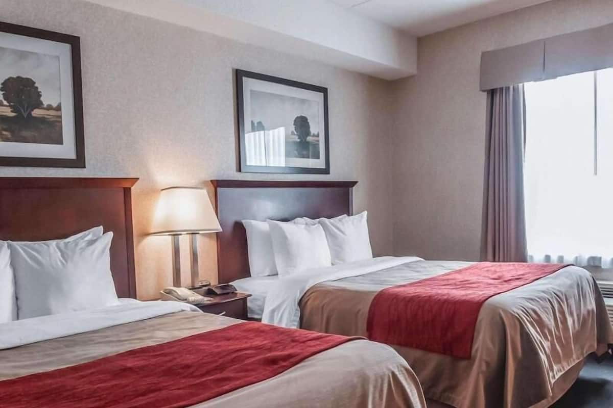 Down comforters, in-room safe, desk, iron/ironing board
