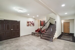 Lobby lounge - Red Roof Inn & Suites Carrollton, GA–West Georgia (Carrollton)