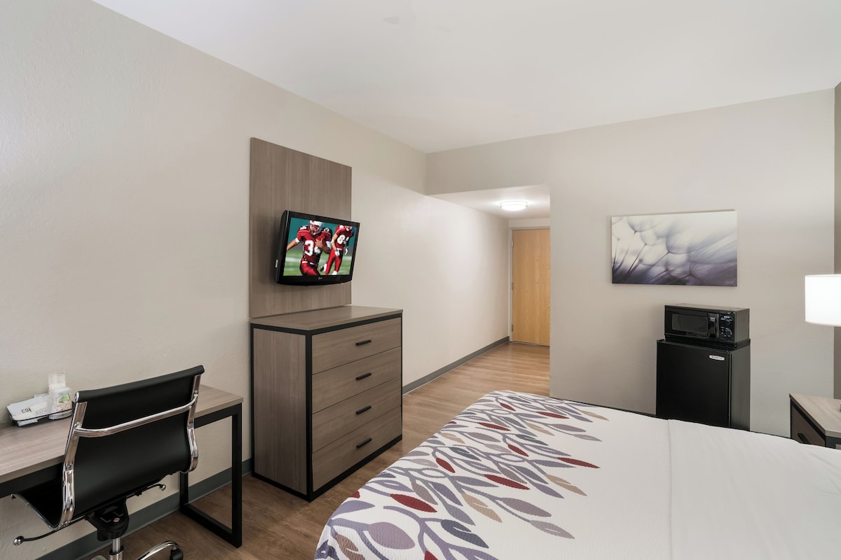 Desk, blackout drapes, iron/ironing board, rollaway beds (surcharge)