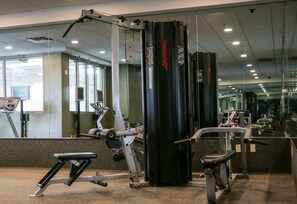 A gym with exercise equipment, mirrors, and a carpeted floor. - Deerfoot Inn & Casino (Calgary)