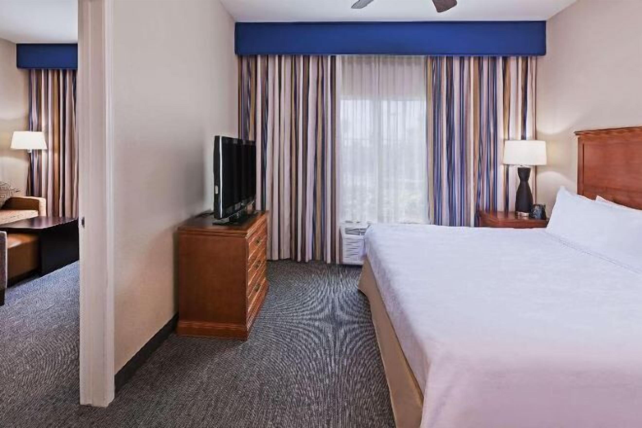 Premium bedding, in-room safe, desk, iron/ironing board