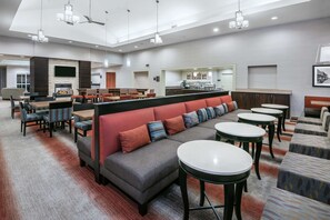 Lobby - Homewood Suites by Hilton Laredo at Mall del Norte (Laredo)