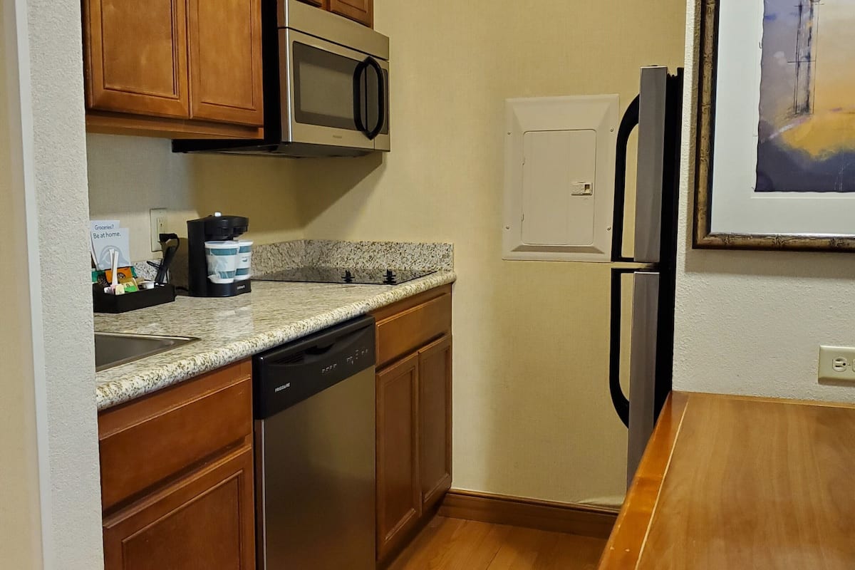 fridge, microwave, coffee/tea maker, cookware/dishes/utensils