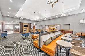 Free daily buffet breakfast  - Homewood Suites by Hilton Laredo at Mall del Norte (Laredo)