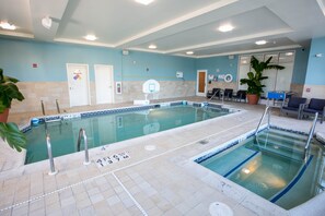 Una piscina cubierta
