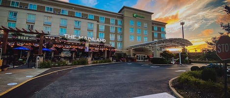 A hotel with a 'The Mainland' sign, a beer and pub area, and a stop sign.