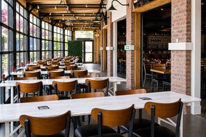 Café da manhã, almoço e jantar