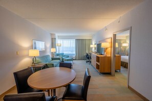 Premium bedding, memory-foam beds, desk, laptop workspace - Holiday Inn Manahawkin/Long Beach Island by IHG (Manahawkin)