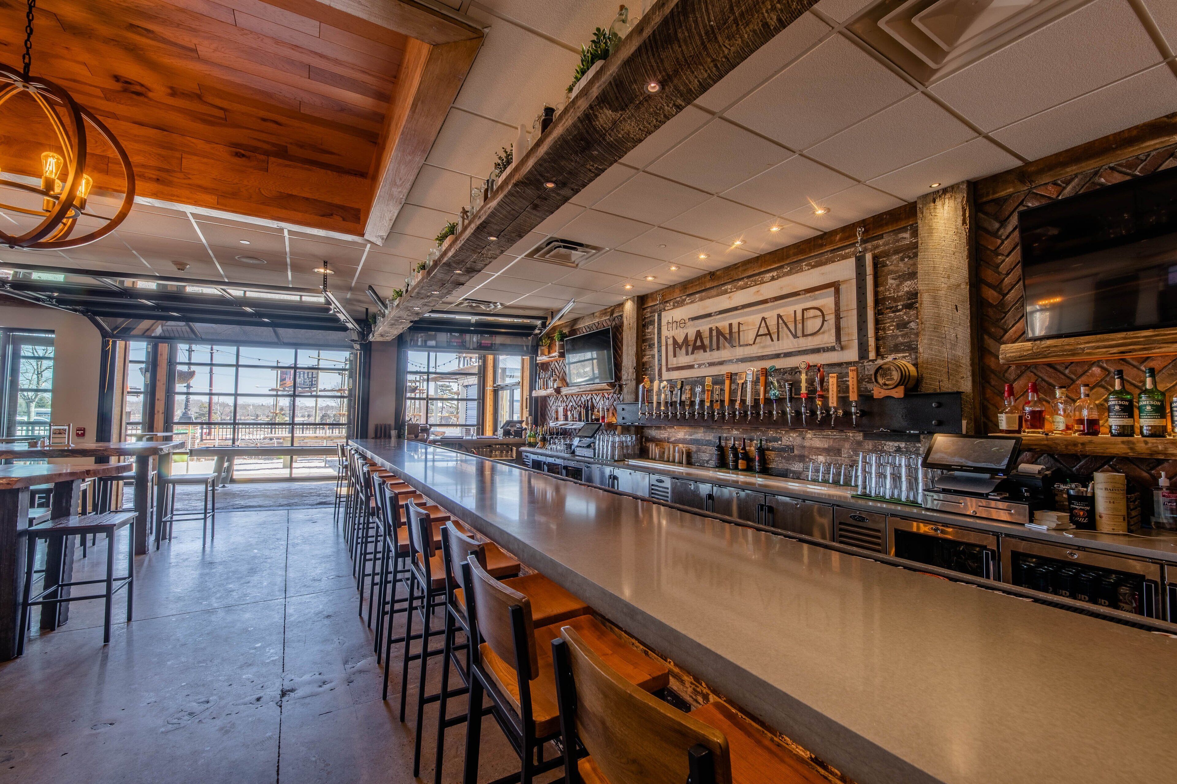 Petit déjeuner, déjeuner et dîner servis sur place, vue sur le jardin
