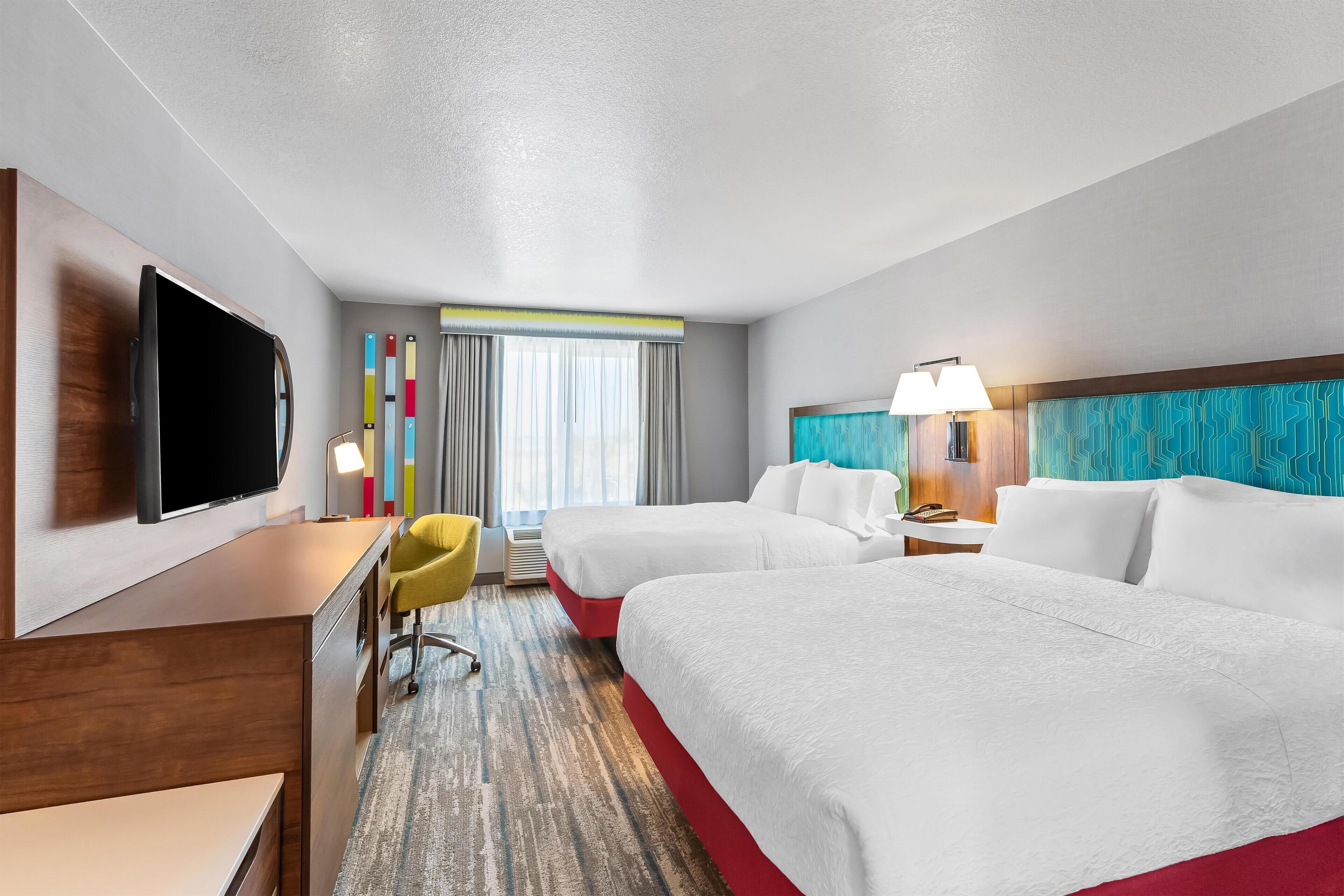 客房, 2 張加大雙人床, 無障礙, 非吸煙房 | 書桌、遮光布/窗簾、熨斗/熨衣板、折疊床/加床