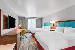 Habitación, 2 camas de matrimonio, accesible para personas con discapacidad, no fumadores | Escritorio, cortinas opacas, tabla de planchar con plancha