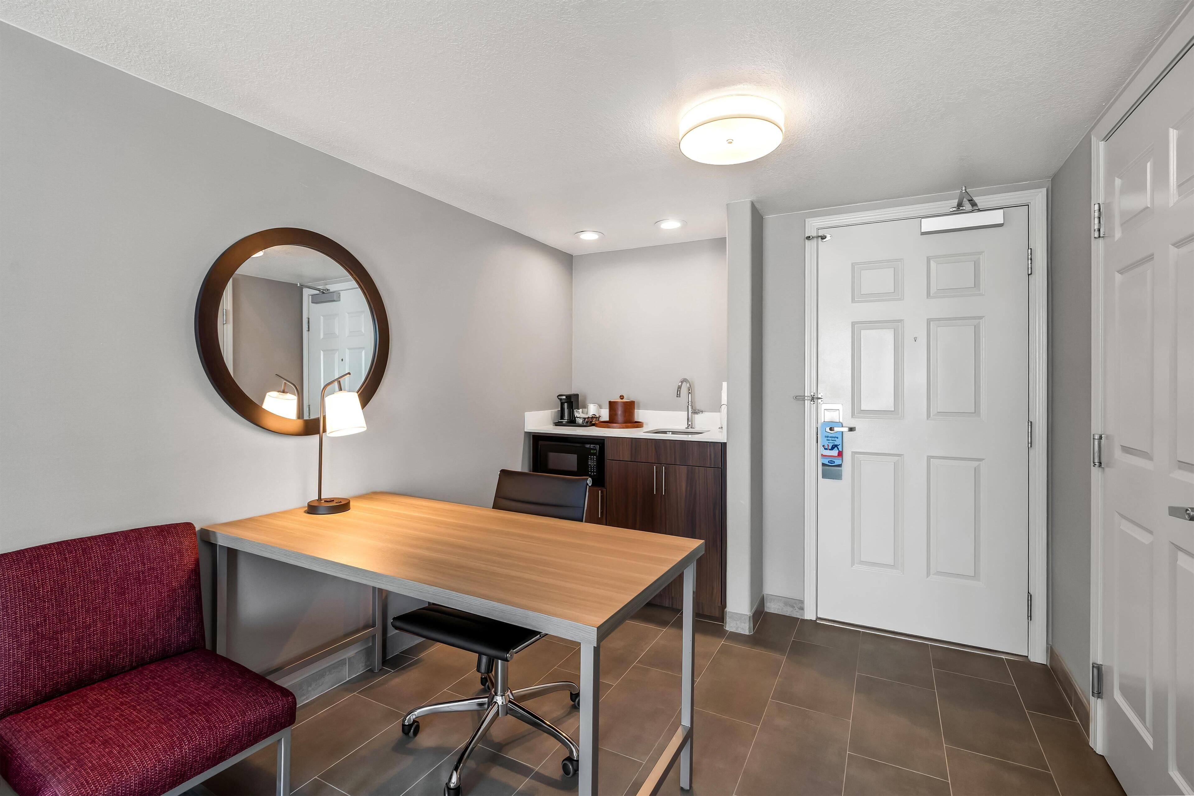 Rain shower Suite, 1 King bed, Accessible, Non smoking | Desk, blackout drapes, iron/ironing board, rollaway beds