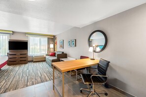 Habitación estándar | Área de sala de estar | Televisión LCD, Netflix, Hulu y servicios de streaming