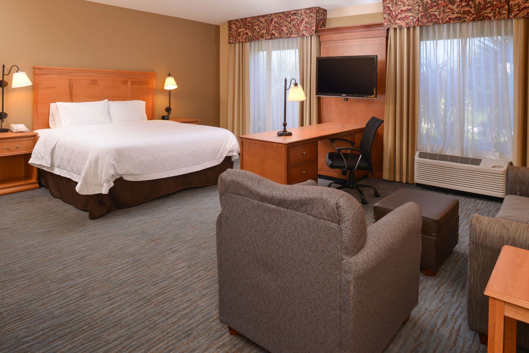 Premium bedding, in-room safe, desk, blackout drapes