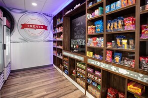 Snack bar - Hampton Inn & Suites Tampa East (Casino Area) (Seffner)