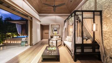 Jacuzzi Pool Suite | Minibar, in-room safe, desk, rollaway beds