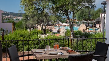 Camera Family Deluxe | Biancheria da letto ipoallergenica, minibar, una scrivania