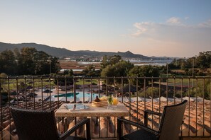 Camera Family Deluxe | Hypo-allergenic bedding, minibar, desk, blackout drapes - Felix Hotels - Hotel Airone (Arzachena)